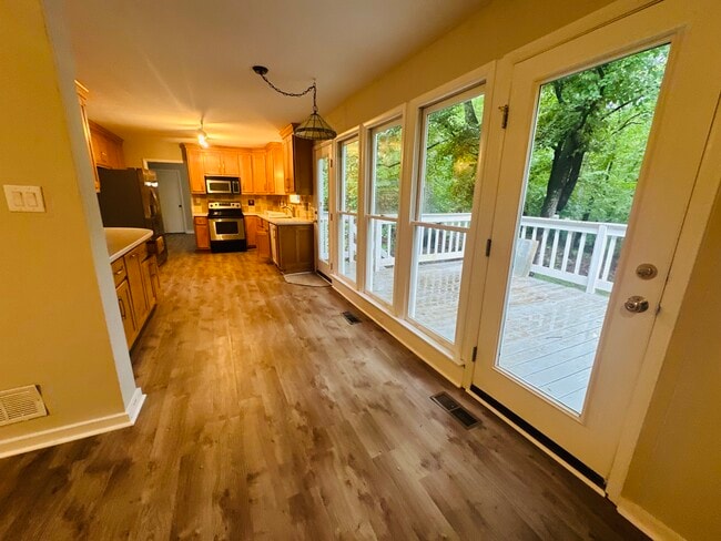 Photo - 3040 Middlewood Rd