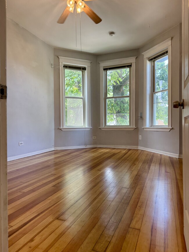 Photo - 1833 N Sawyer Ave Unidad 2