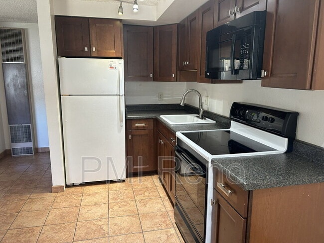 Photo - 370 La Rue Ave