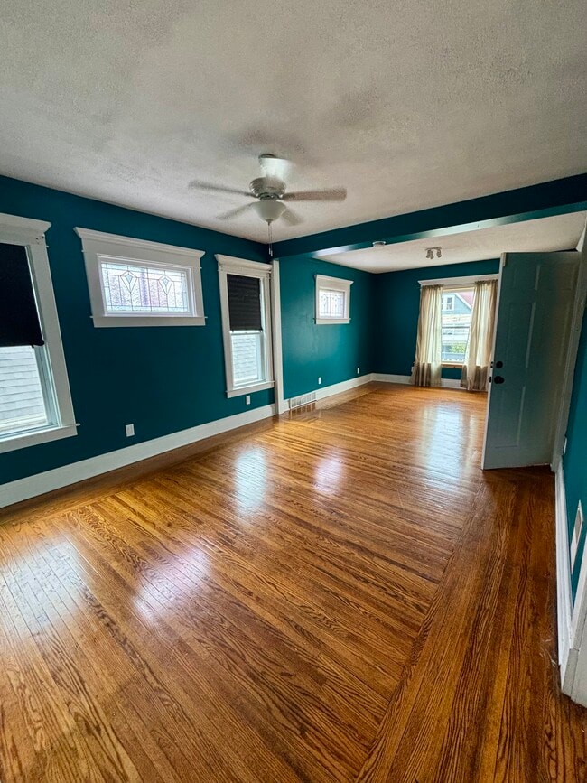 Photo - 89 Ullman St Unit Upper