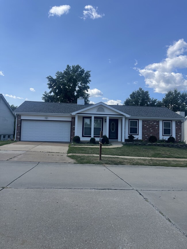 Building Photo - 563 Summit Hills Dr Rental