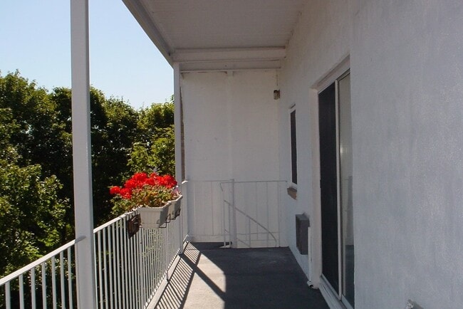 Balcony - 6 Gilson Rd Unit 27
