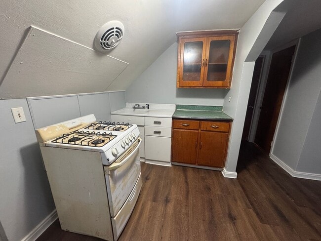 Photo - 701 Elm St Unit 701 Elm St- 613 Kent St Apt