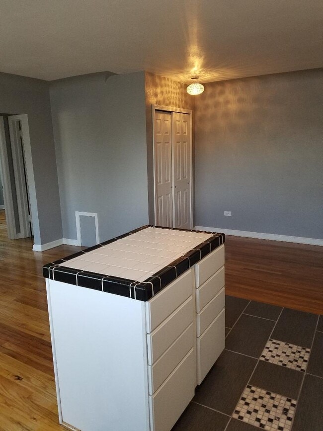 Building Photo - 505 Logan St Unit 3