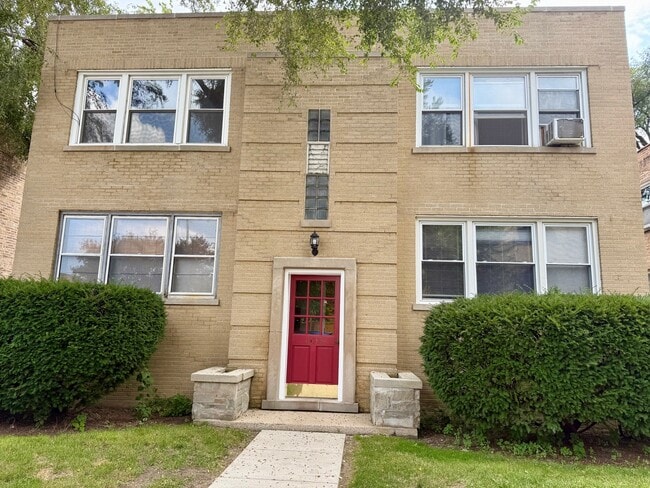 Building Photo - 1633 W Glenlake Ave Unit 1W Rental