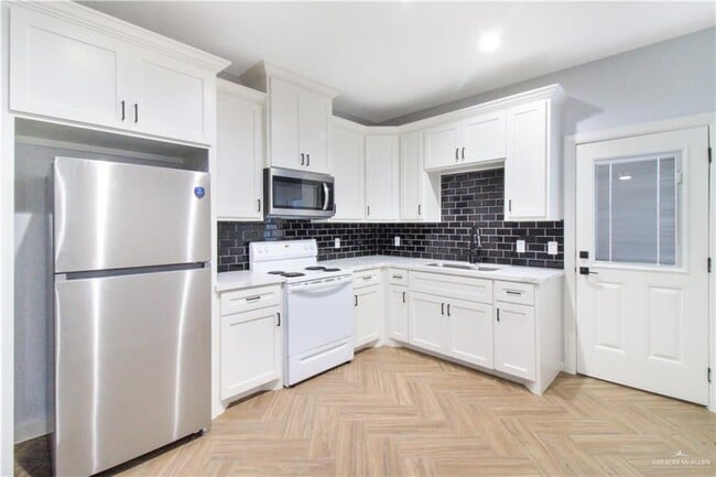 Photo - 9 Aurora Ln Unit D