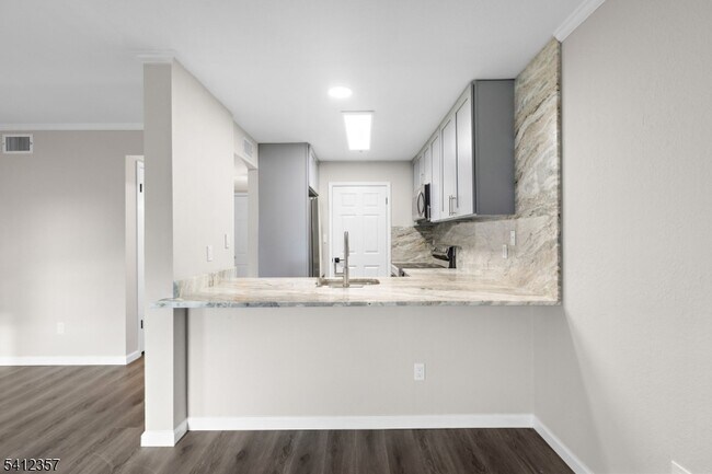 Photo - 690 NJ-23 Unit R3