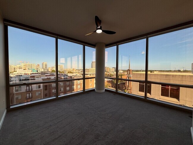 Building Photo - Fantastic Uptown Views 2 Bedroom 2 Bath co... Unit 901