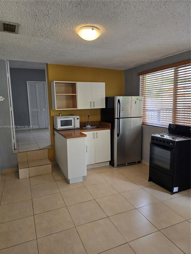 Photo - 1380 NW 112th St Apartamento Unidad 2