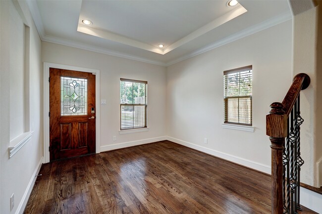 Photo - 2401 Radcliffe St
