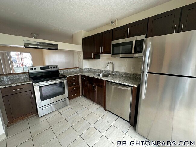Building Photo - 154 N Beacon St