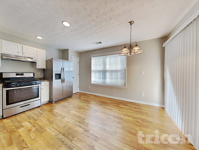 Photo - 250 Oak Grove Way