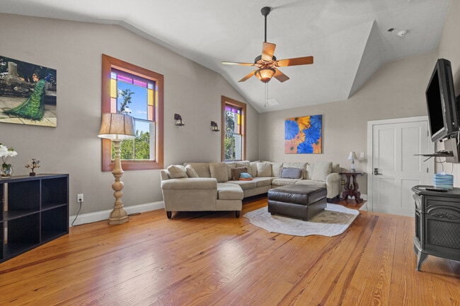 Photo - 221 SE 7th St Unidad ID1359119P