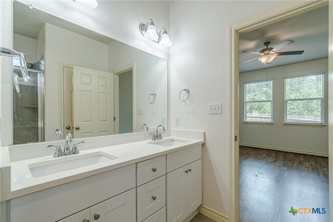 Photo - 124 Mary Max Cir