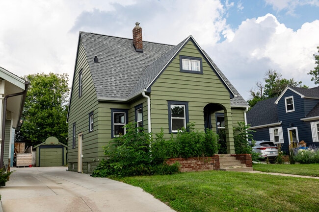 Photo - 1104 S Main Ave