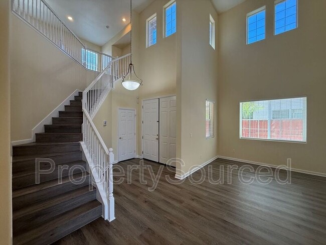 Photo - 1633 Sparrowhawk St