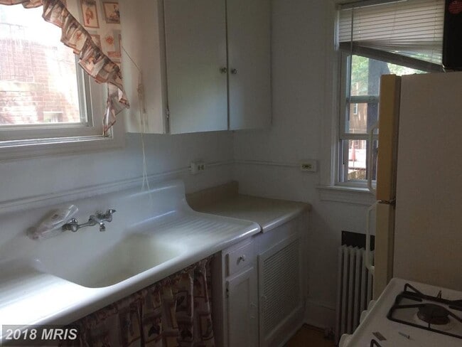 Kitchen - 8513 Flower Ave Unit 3