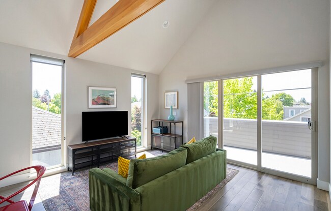 Photo - 4974-4984 NE 32nd Pl