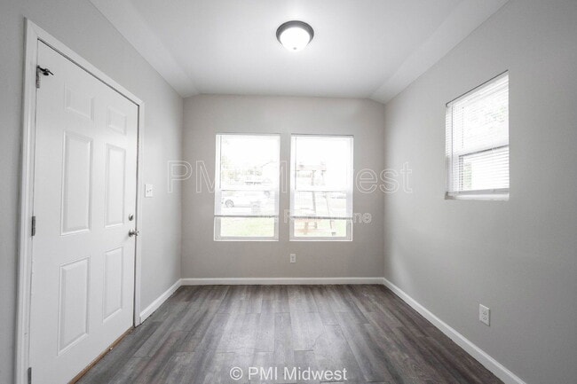 Photo - 955 N Traub Ave