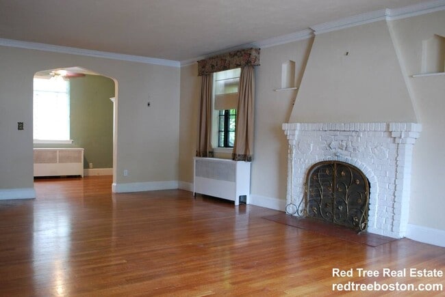73 Undine Rd