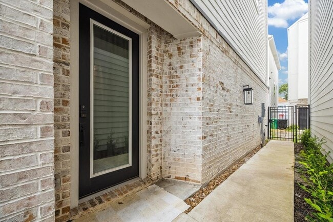 Photo - 1404 Cleburne St Casa