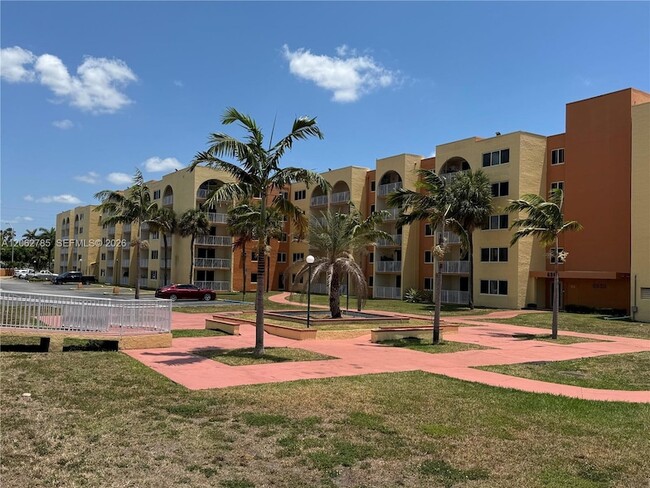 Photo - 7010 NW 186th St Unit 5-418