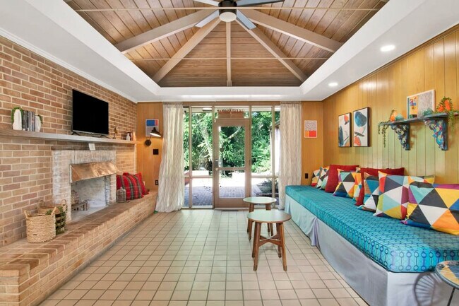 Photo - 305 Indian Creek Dr E Unidad ID1043809P