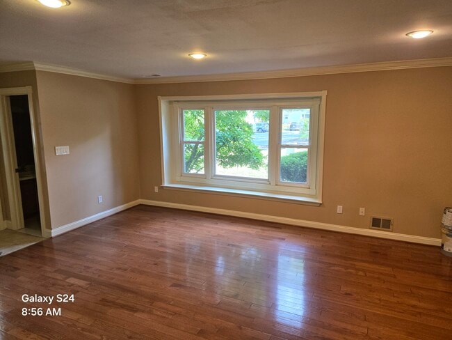 Photo - 19 Dallenbach Ln