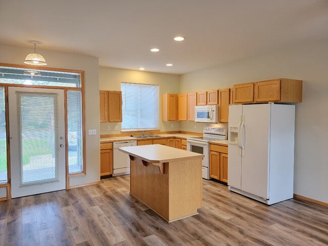 Photo - 1085 Golden Pheasant Dr