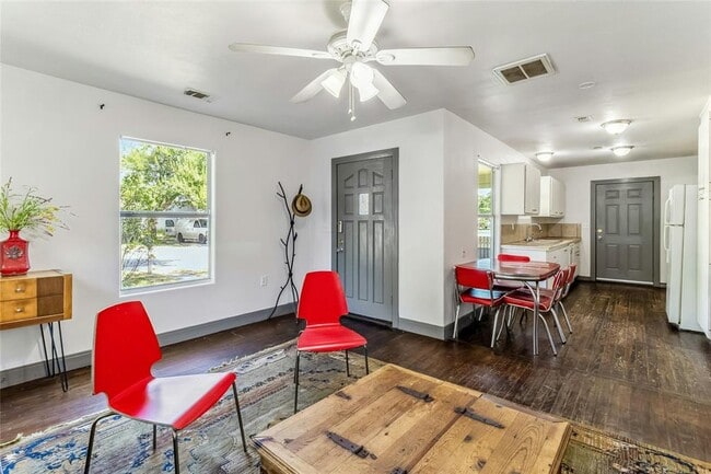 Photo - 204 Wilkes St