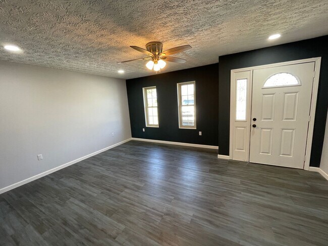Photo - 112 Parker Village Cir