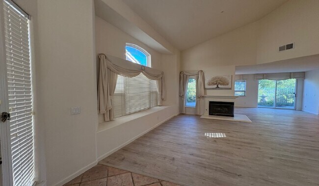 Photo - 5630 Highcrest Ct