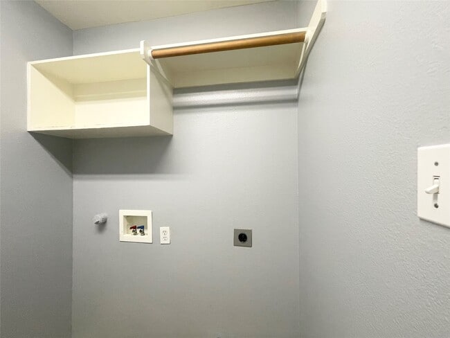 Building Photo - 16854 Carrollton Creek Ln Rental