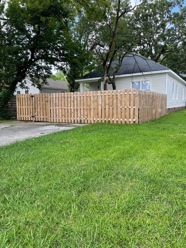 Photo - 2014 Duncan Ave