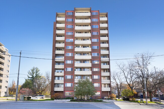 Photo - 435 Eglinton Ave E