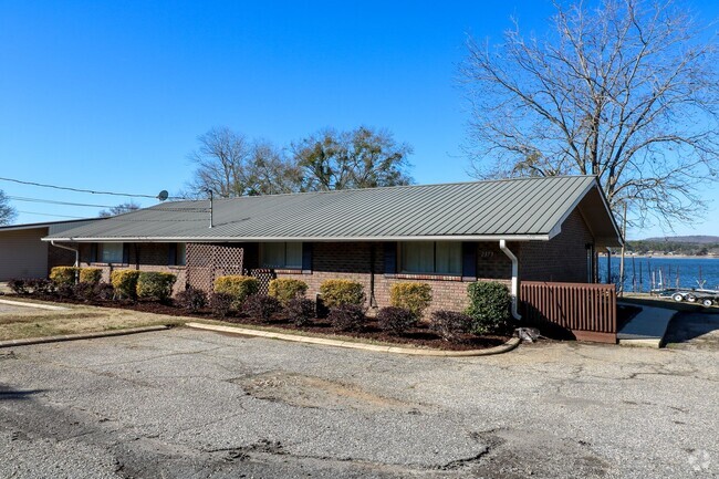 Building Photo - Duplex on Logan Martin Lake Rental