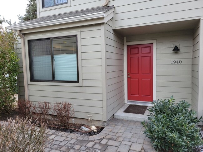 Building Photo - Love the area you live ! River Run area in South East Boise!