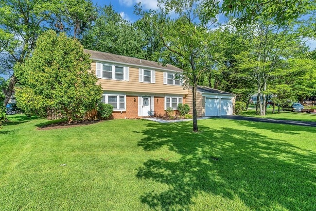 Building Photo - Fantastic 4 Bed 2.5 Bath Colonial Home Sou...