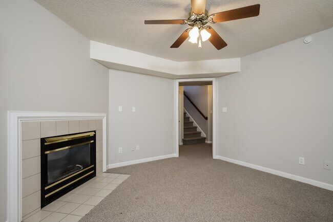 Photo - 936 Heatherstone Dr