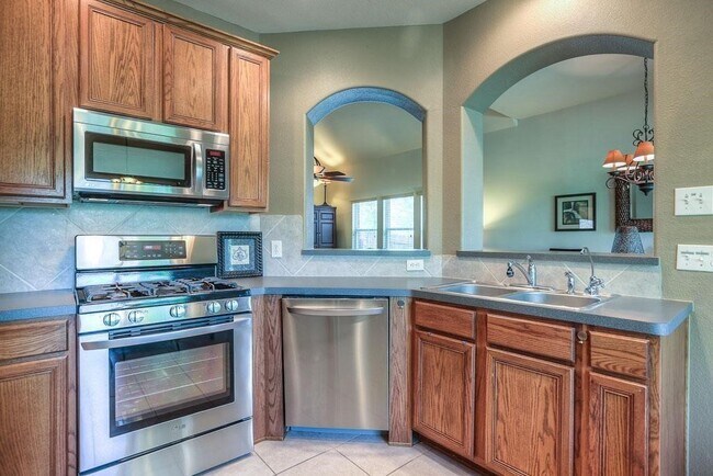 Photo - 66 W Spindle Tree Cir