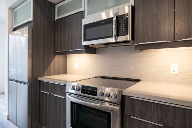 Photo - 15012-15094 94 Ave NW Unit MAIN 3