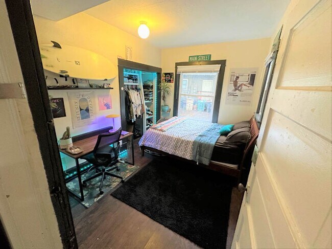 Photo - Monroe & 23rd St. Big 6 Bed 2 bath Home