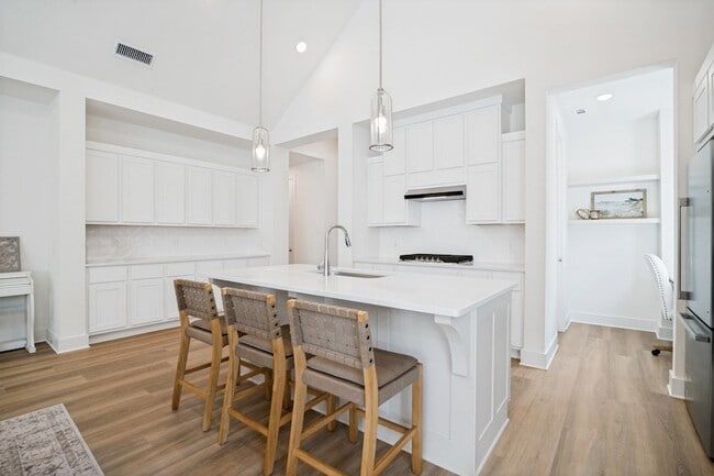 Photo - 1046 Bearing St