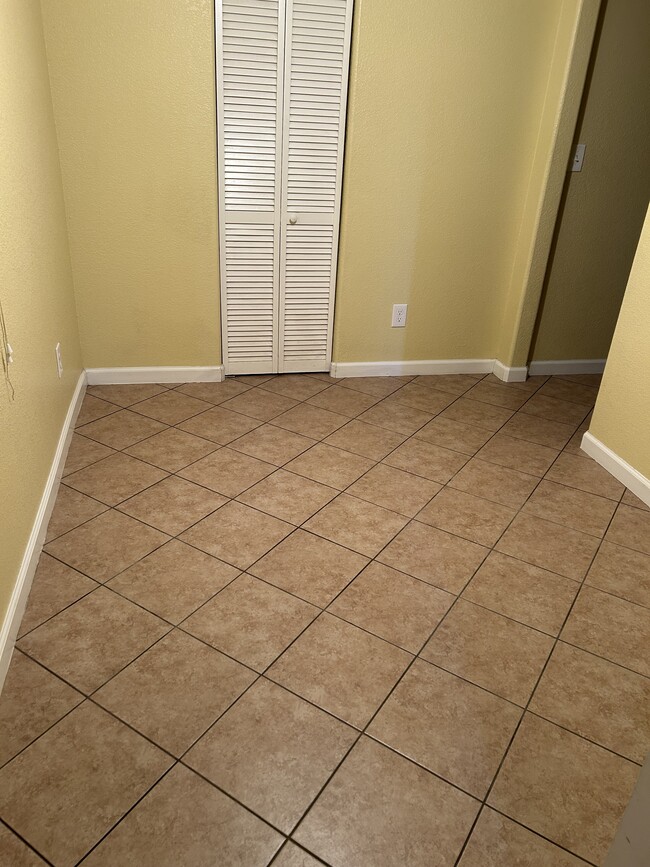 Building Photo - 1524 3rd Ave Unit Basement apartment