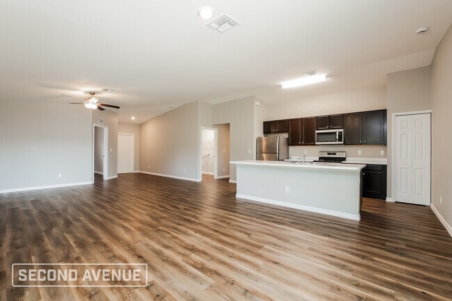 Photo - 230 Malden Ave S