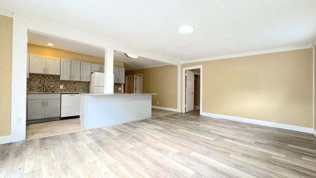 Photo - 170 Kingston Ave