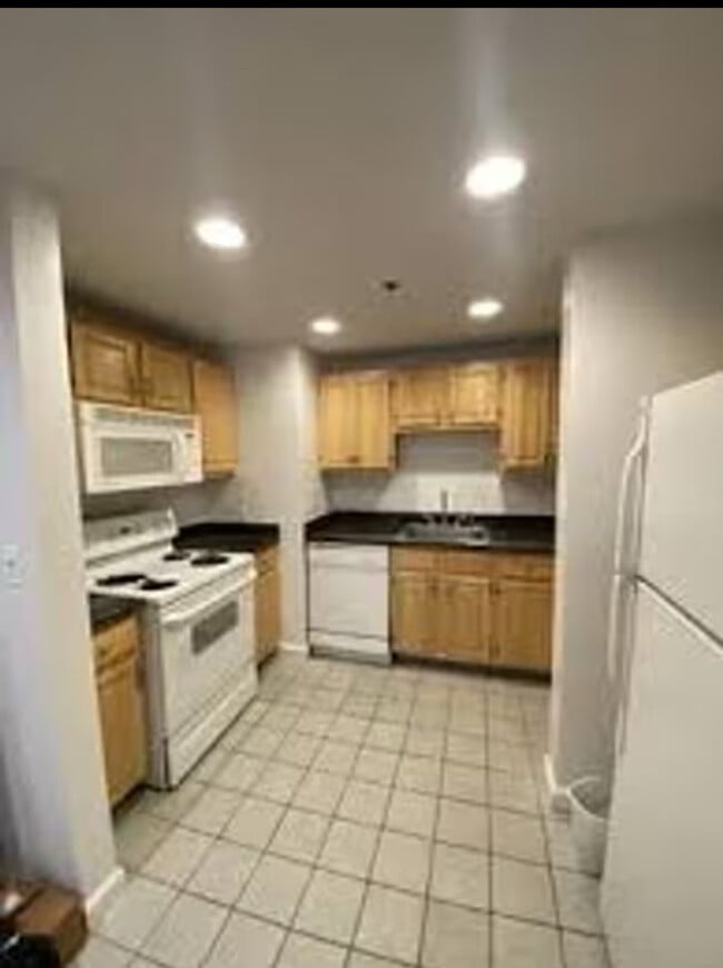 Building Photo - 86 Jersey St Unit 8 Rental