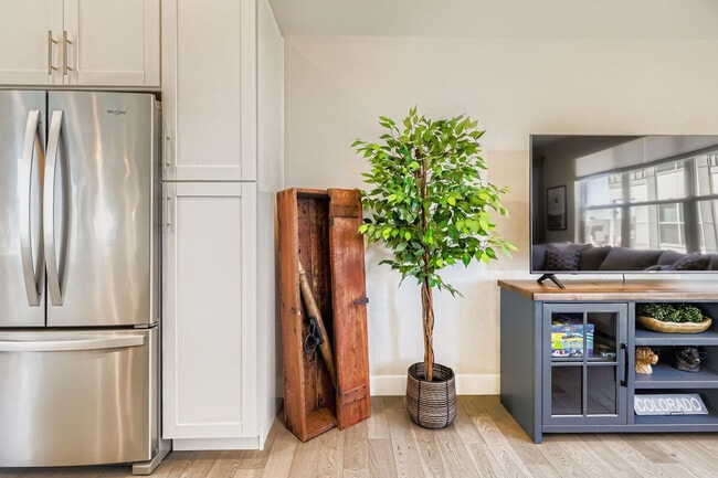 Photo - 5372 Allison St Unit ID1338729P