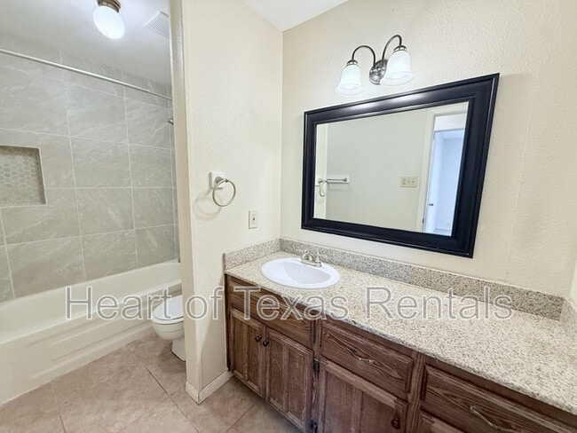 Photo - 2410 Comanche Trl