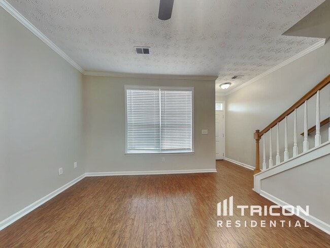 Photo - 1065 Dalby Way